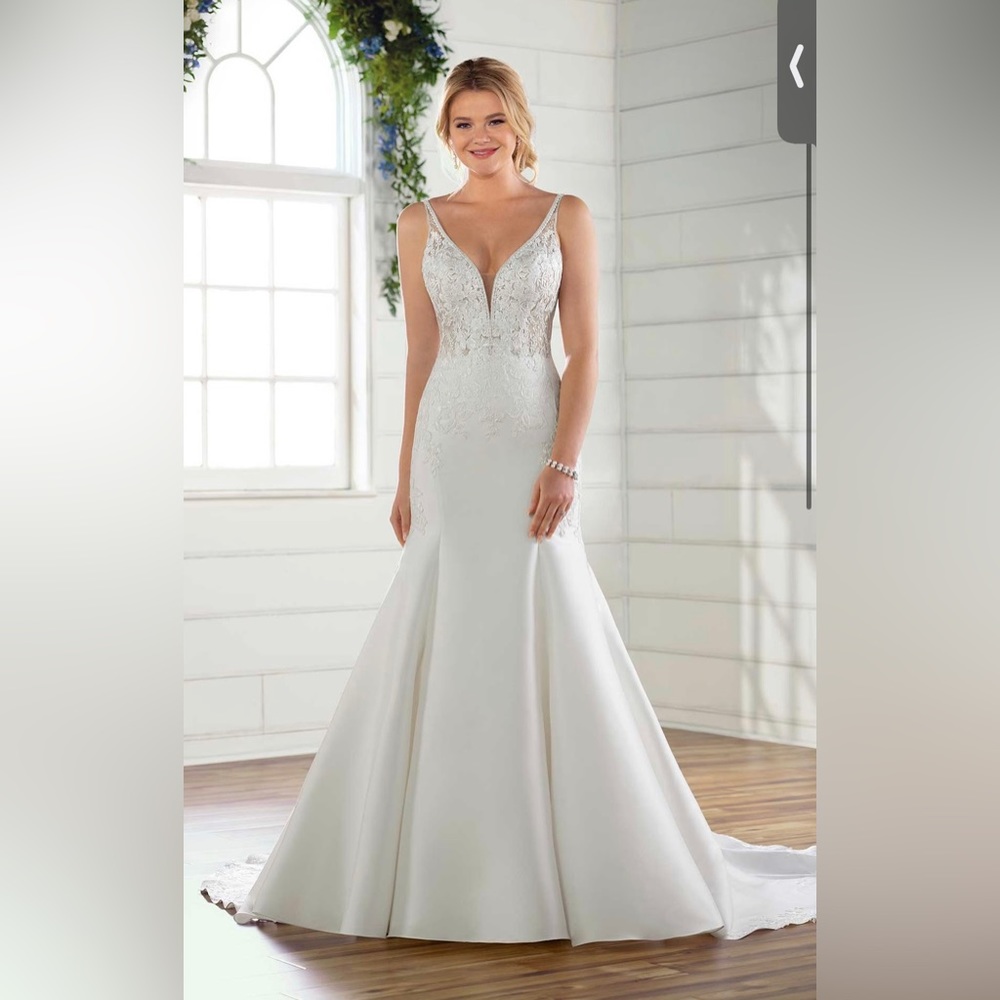 Wedding Dress ( never worn )